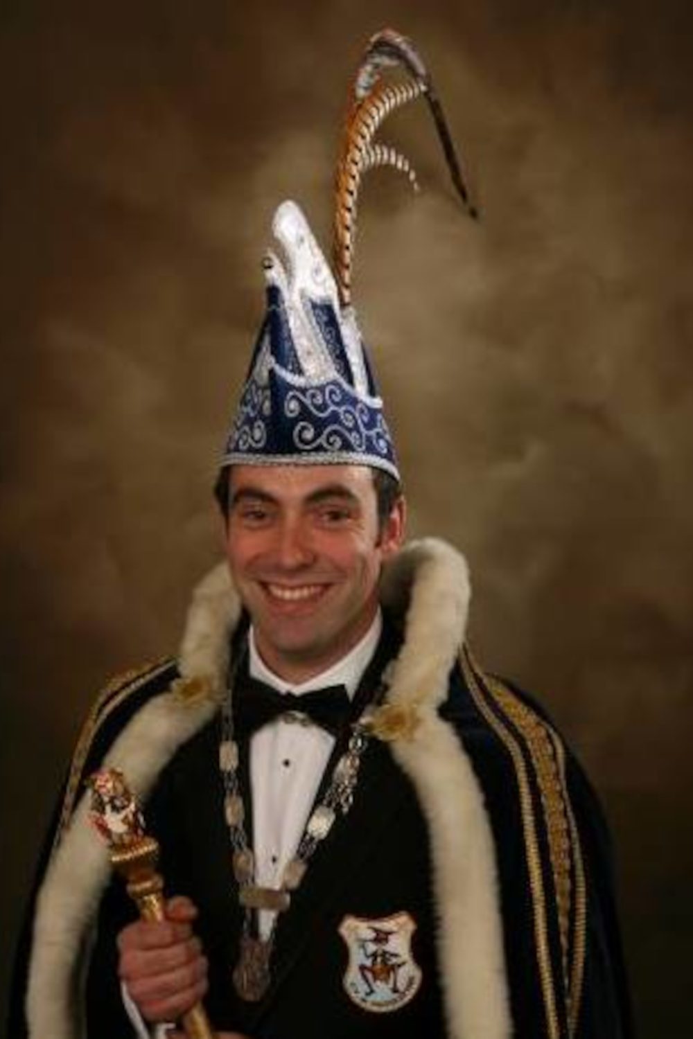 Prins PeterCarnaval dees jaar is het wir raak en zeker geen doelloos vermaak Prins PeterCarnaval dees jaar is het wir raak en zeker geen doelloos vermaak